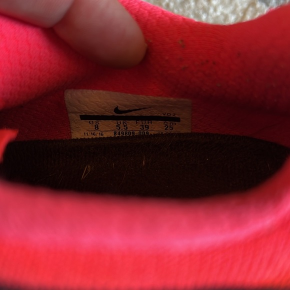 Women’s Nike DSX Flyknit Metcon - Picture 4 of 6